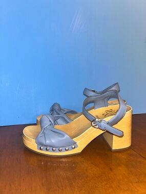 Sam& Libby’s Women's Blue Knotted Leather Platform Sandals with Wooden Heel